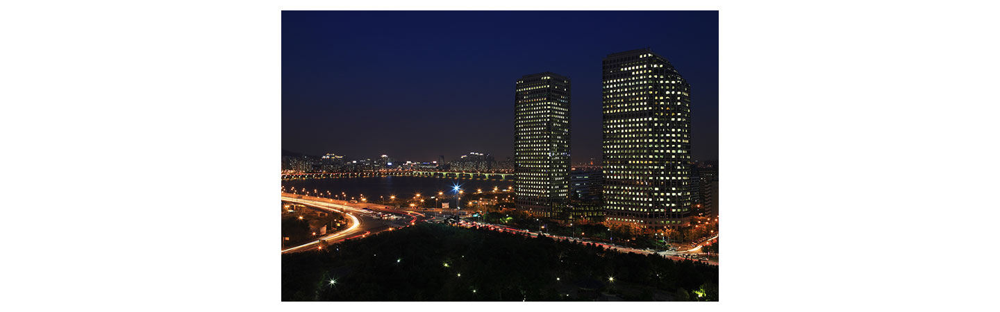 A picture of LG Twin Towers at night