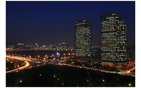The image of LG Twin Towers at night
