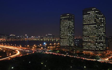 A picture of LG Twin Towers at night