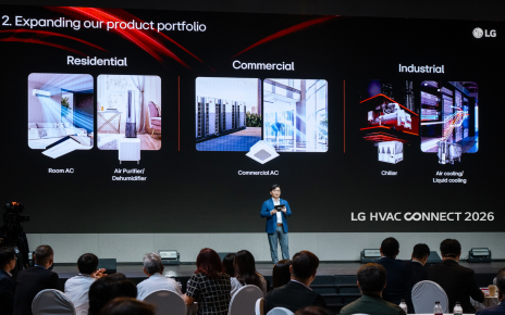 A man presents LG’s HVAC business strategy and solutions for residential, commercial and industrial applications on stage at LG HVAC CONNECT ASIA 2026.