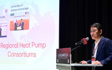 A photo of William Cho (CEO of LG Electronics) delivering welcome remarks at the Global Consortium for Advanced Heat Pump Research (GCAHR 2024)
