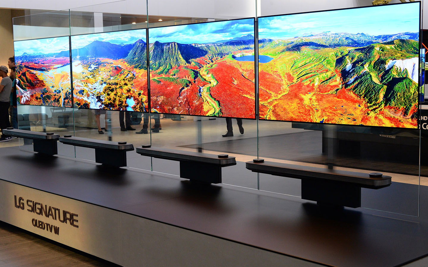 AT IFA 2017, LG SHINES SPOTLIGHT ON TV PARTNERSHIP WITH DOLBY AND TECHNICOLOR