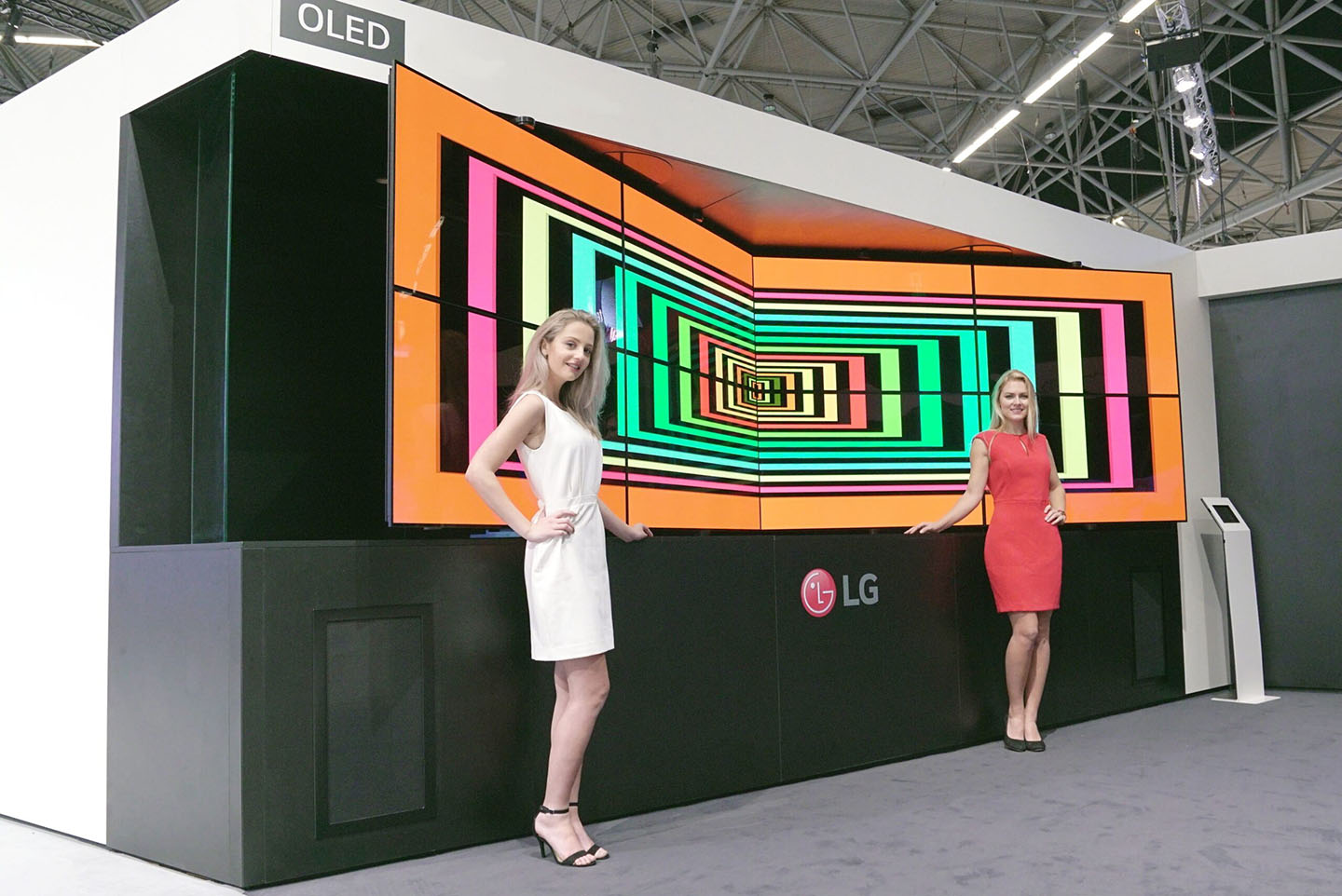 LG INTRODUCES INNOVATIVE OLED DIGITAL SIGNAGE AND ADVANCED B2B LCD SOLUTIONS AT ISE 2017