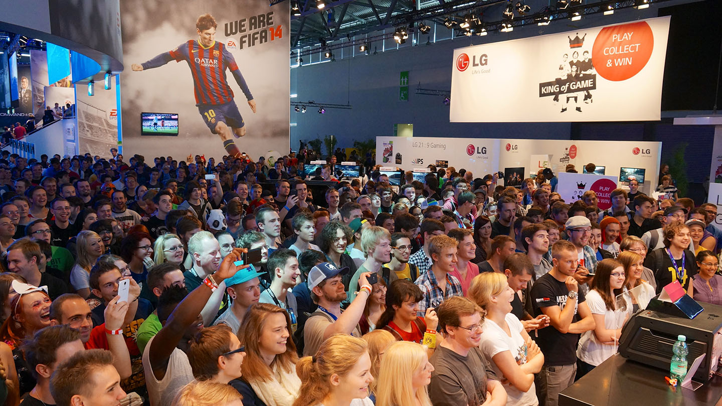 LG IPS MONITORS TAKE CENTER STAGE AT GAMESCOM 2013