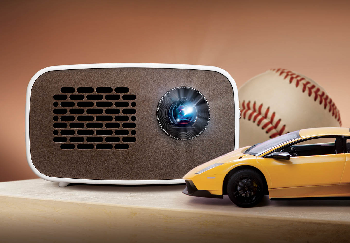 LG’S SMALLEST HD PROJECTOR FEATURES BUILT-IN BATTERY, STUNNING PICTURE QUALITY