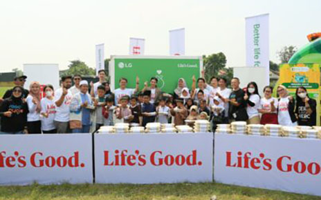 A group photo of people participating in LG India's 'Better life for all' campaign