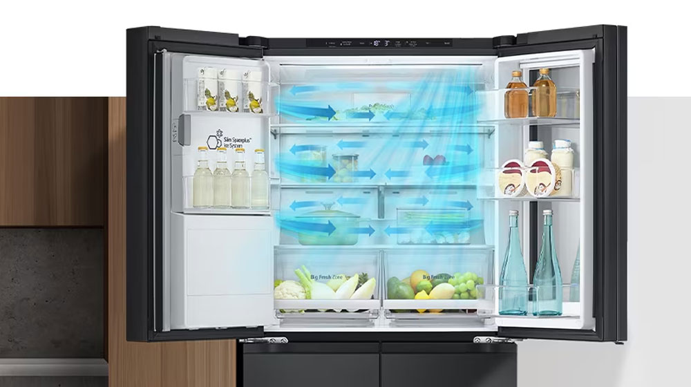 Inside the refrigerator filled with ingredients, blue arrows, which mean cold, are displayed below, on both sides, and on the whole.