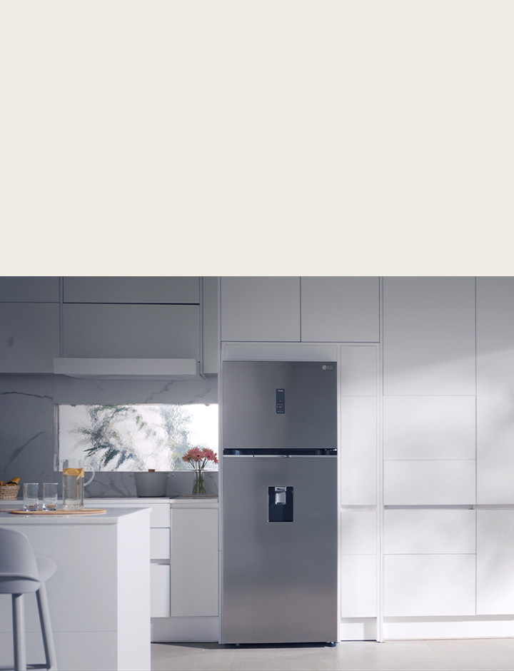 Modern kitchen featuring an lg smart refrigerator with smart fresh air technology, designed to optimize cooling based on usage patterns for energy efficiency, even during peak times.	