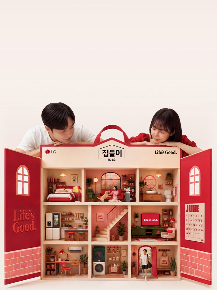 People enjoying LG Affectionate Intelligence at home