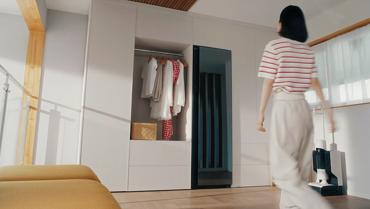 SHIN YE EUN relaxing and refreshing in the private room with LG products