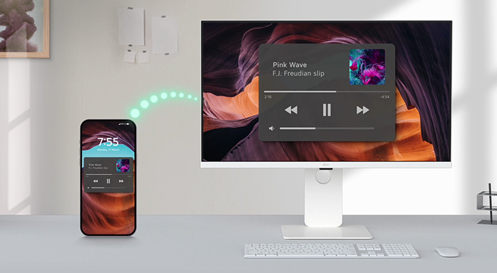 The LG MyView Smart Monitor wirelessly connects to various smart devices such as phones and tablets. The screen of the phone or tablet is prominently displayed on the monitor.
