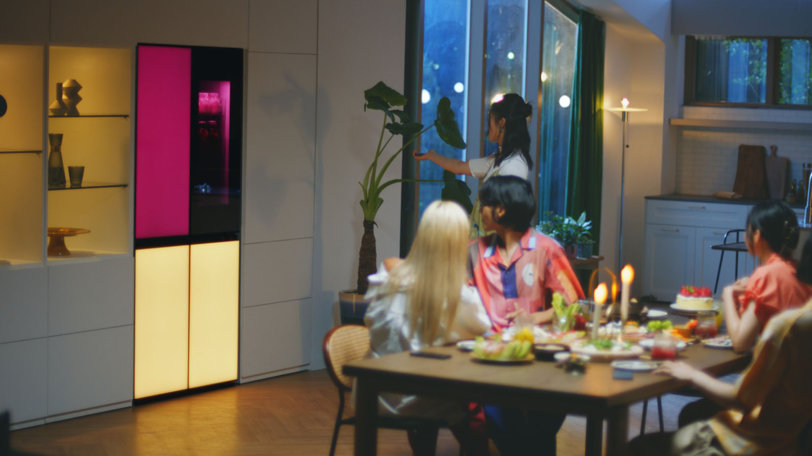 527L InstaView™ Fridge with MoodUP™ LED Colour Panels