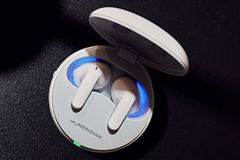 A image of LG TONE Free connected through Plug & Wireless.