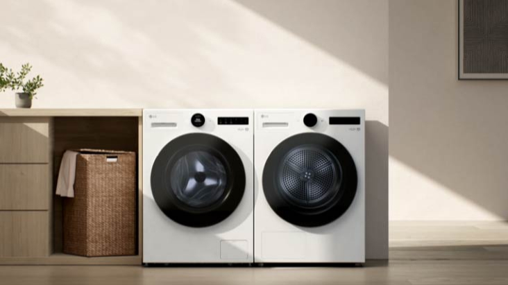 Video of setting the dryer to automatically start an optimized drying cycle by receiving information from the connected washer.