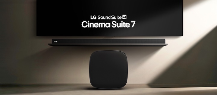 In front of a beige-colored wall Sound Suite W7 is placed upright. A TV and a Sound Suite H7 are placed on the wall.