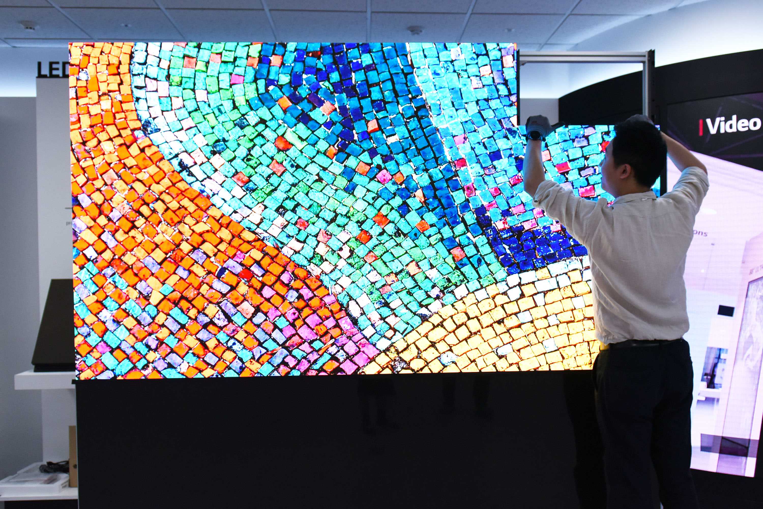 LG2020 LED Sinage_01[4].jpg